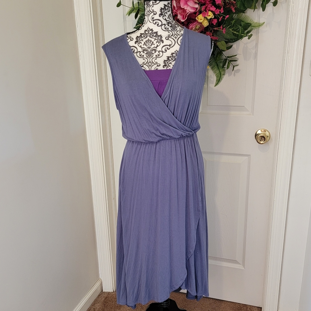 T Tahari Surplice Dress - Picture 4 of 11